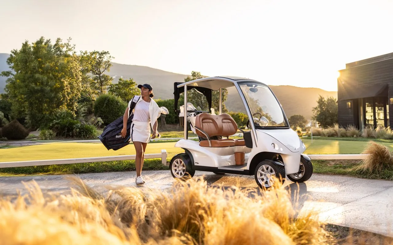 Гольфкар Garia Golf у клубного дома